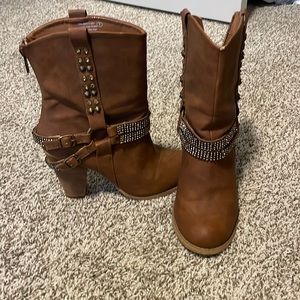 Blinged cowboy boots